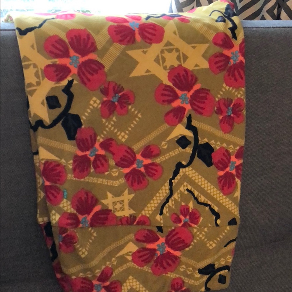 Brand new never worn TC LulaRoe Leggings